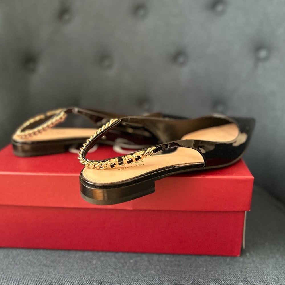 Gucci Black Patent Leather Flats with Gold Chain - Picture 8 of 9